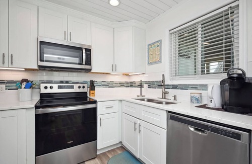 Caswell Beach Condo | The Crab Lab: Caswell Beach Condo with Oceanfront Pool