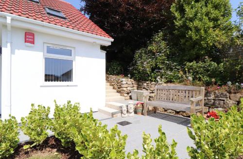 Helston House | The Crest