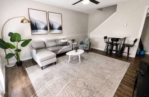 Shannon Villa | The Crestline Stay | Hoover Townhome 2BR