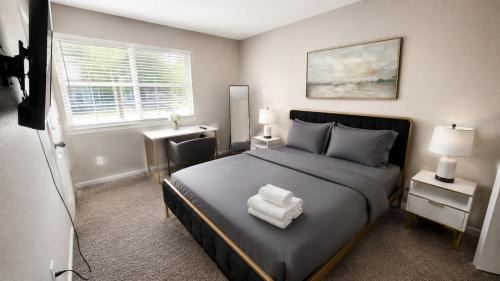 Shannon House | The Crestline Stay Hoover Townhome 2BR