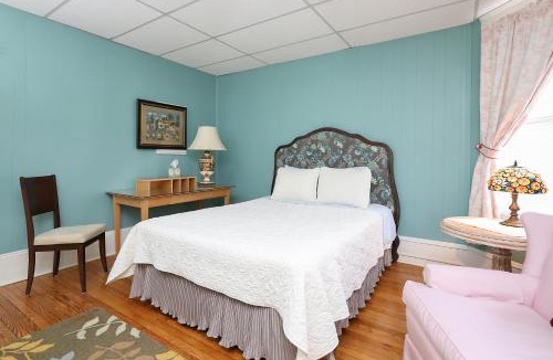 Lindley Park Bed & Breakfast | The Dailey Renewal Retreat B & B
