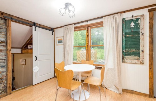 Black Mountain House | The Daisy at Snowy Cove