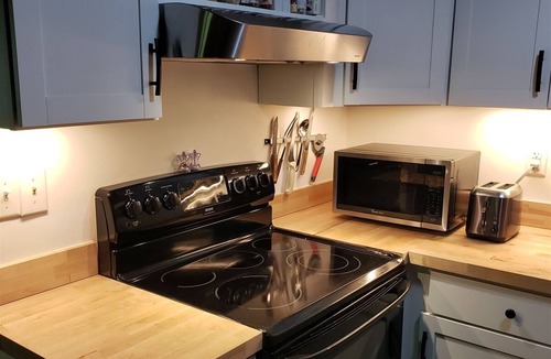 Cedar Mountain House | The Deep Forest Green Cottage | 2 Bed, 2 Bath