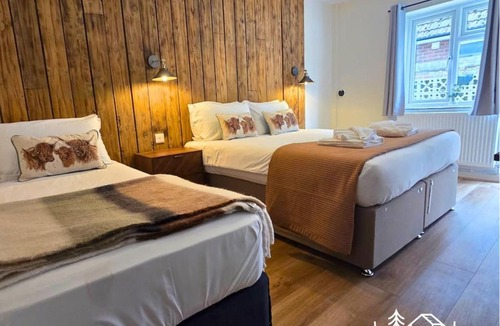 Dibden Purlieu Apartment | The Distinguished Squirrel - Room 4 - New Forest