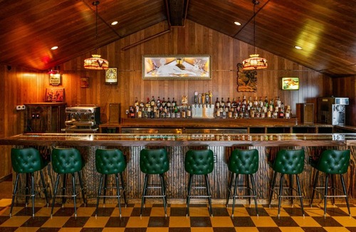 Talbot's Corner Hotel | The Dive Motel and Swim Club