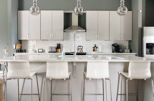 East Hill House | The Dolly: Breezy Rooftop, Iconic Art Retreat