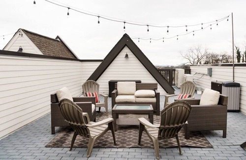 East Hill House | The Dolly: Breezy Rooftop, Iconic Art Retreat