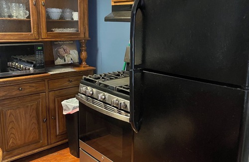 Camden Apartment | The Dolly Parton Fan Studio