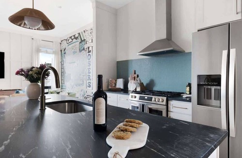 Eighth Avenue House | The Duet - Rooftop Lounge - 5 Mins to Broadway