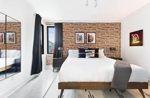 Eighth Avenue House | The Duet - Rooftop Lounge - 5 Mins to Broadway