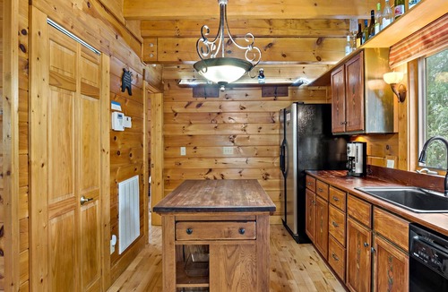 Lake Lure Cabin | The Enchanted -Fire Pit, Private, Lovely Log Home!