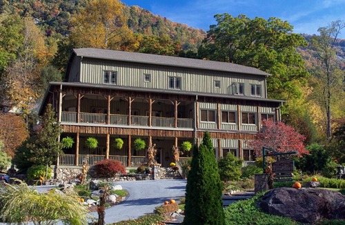 Chimney Rock Bed & Breakfast | The Esmeralda Inn, Restaurant and Spa - No Cleaning Fees!