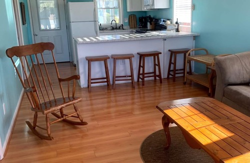 McCutcheon Field Cottage | “The Fishbowl” - The Perfect Surf City Intimate Beach Cottage!