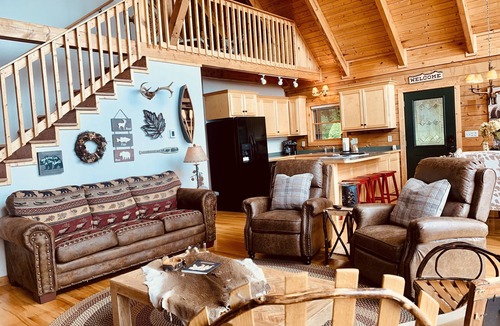 West Jefferson Cabin | The Flight Deck, Amazing Views, Sleeps 14, Firepit, Bunks, Game Room