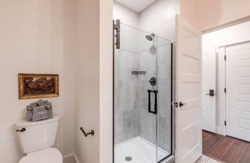 Historic Downtown Manteo Apartment | The Forest-La Foret Room