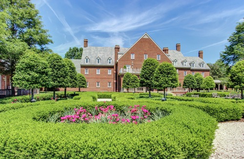 Norfolk - Virginia Beach Hotel | The Founders Inn & Spa Tapestry Collection by Hilton