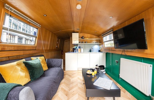 Tollcross Apartment | The Four Sisters Boatel