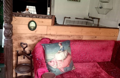 Bathampton Cabin | The Foxbox-Off Grid Leafy Bliss. Walking distance from Bath city centre and Uni