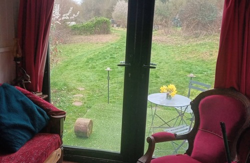 Bathampton Cabin | The Foxbox-Off Grid Leafy Bliss. Walking distance from Bath city centre and Uni