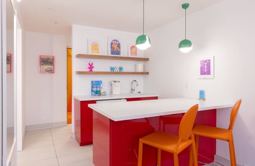 East Hill Hotel | The Gallatin(2 Queen Suite 115) Colorful Boutique Hotel!