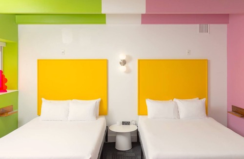 East Hill Hotel | The Gallatin(2 Queen Suite 115) Colorful Boutique Hotel!