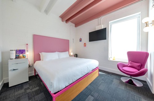 East Hill Hotel | The Gallatin (311) Colorful Boutique Hotel