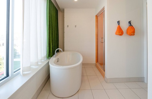 East Hill Hotel | The Gallatin 320, Colorful Boutique Hotel!