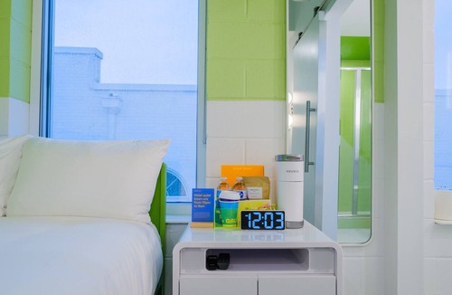 East Hill Hotel | The Gallatin (Cozy Full 318) 3 miles 2 Broadway