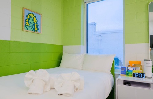 East Hill Hotel | The Gallatin (Cozy Full 318) 3 miles 2 Broadway