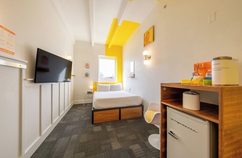 East Hill Hotel | The Gallatin (Standard Queen Room 314) Colorful Boutique Hotel