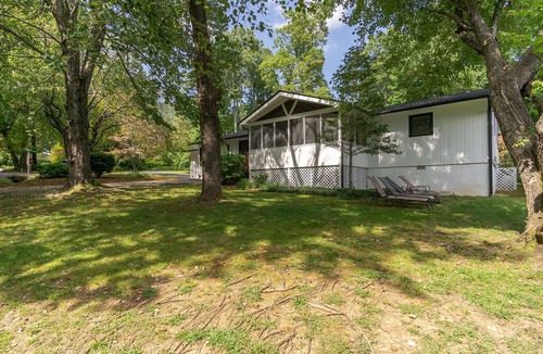 Montreat House | The Gate House | Pet-friendly Montreat Home with Game Room & Screened Porch!