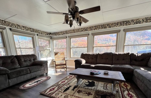 Sylva House | The Gerhart Getaway - An adorable, cozy mountain home that's private yet close to town!