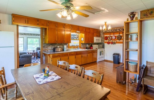 Sylva House | The Gerhart Getaway - An adorable, cozy mountain home that's private yet close to town!