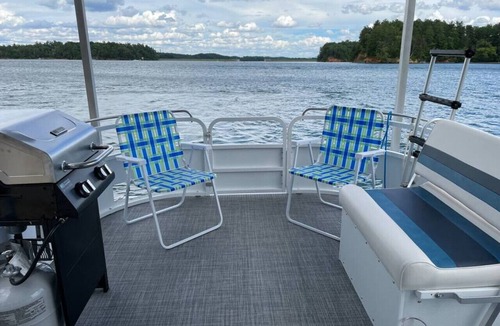 Nebo Boat Rental | The Gigi - A Mermaid Houseboat on Lake James
