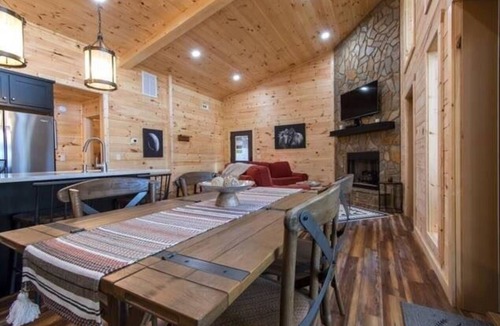 Murphy Cabin | The Glass Cabin in Murphy NC - Hot Tub, Indoor & Outdoor Fireplaces & Fiber WiFi