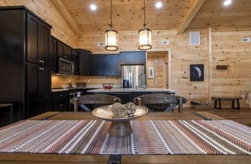 Murphy Cabin | The Glass Cabin in Murphy NC - Hot Tub, Indoor & Outdoor Fireplaces & Fiber WiFi