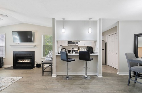 Westover Apartment | The Gray Retreat - Luxury Condo