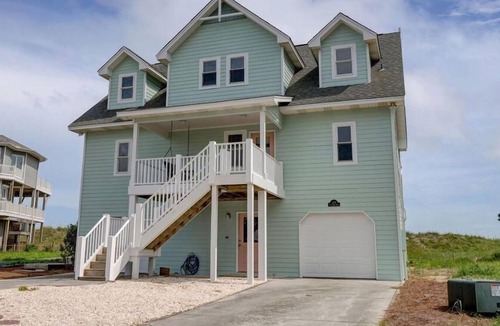 Village of Stump Sound House | The Great Escape: 3BR/3.5BA house, North Topsail Beach, Sleeps 11, Pool & Tennis