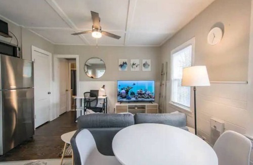 Hendersonville Apartment | The Green Door Cottage