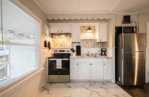 Hendersonville Apartment | The Green Door Cottage