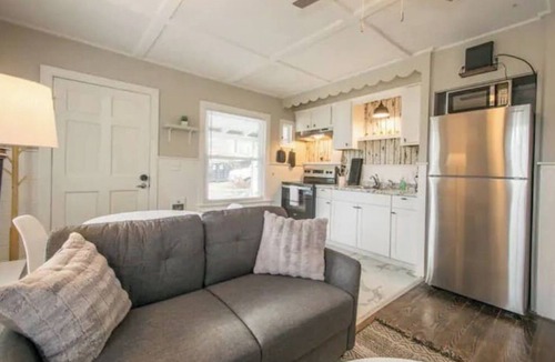 Hendersonville Apartment | The Green Door Cottage