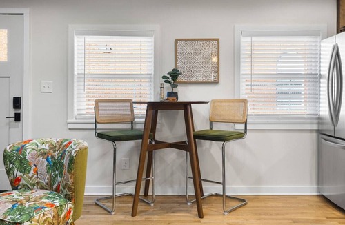 Greenwood Condo | The Green Jungle - Near Restaurants, Coffee & Bars