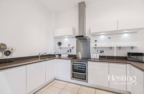 Henley Apartment | The Hamilton Suite - 2Bed Apartment with Parking