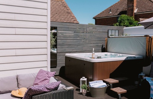 East Preston House | The Hamptons is a cosy & comfortable home for up to 14 people including children
