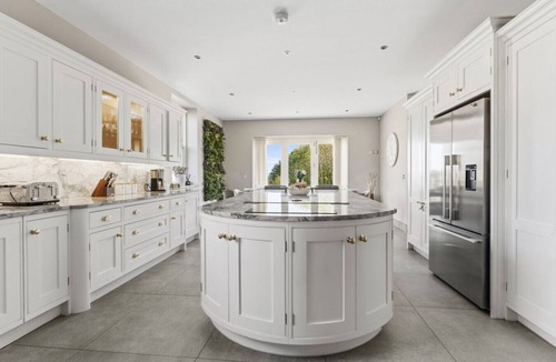 North Rigton House | The Harrogate Celebration House | Sleeps 19 | Karaoke Bar and Hot Tub