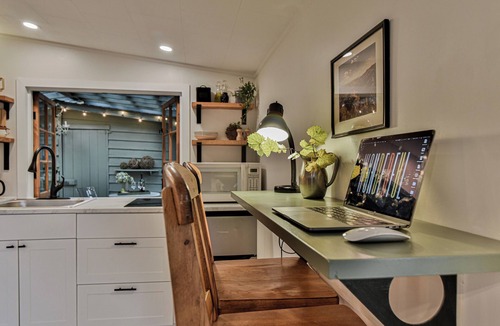 Hendersonville Cottage | The Haven: Mountaintop Cottage Retreat