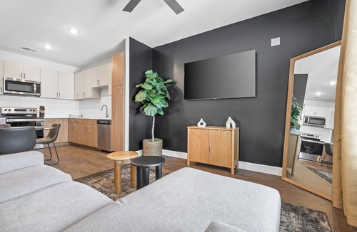 Eighth Avenue Apartment | The Hidden Hills Suite The Gulch