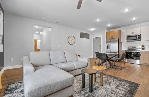 Eighth Avenue Apartment | The Hidden Hills Suite The Gulch