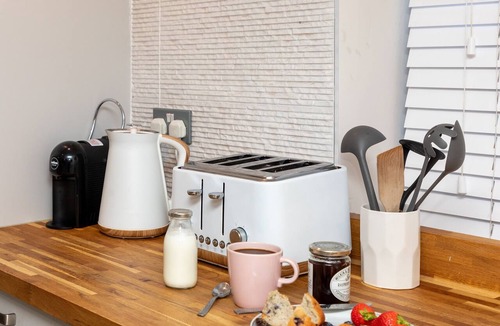 Southampton City Centre Apartment | The Hideaway -studio flat is in Oxford Street