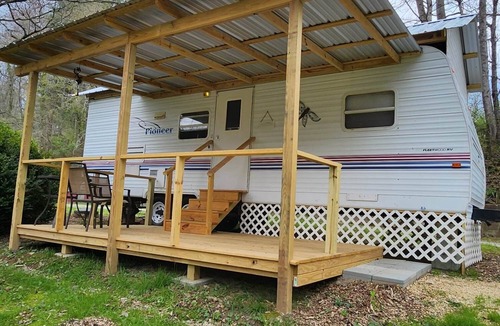 Franklin House | The Hillside Hideaway